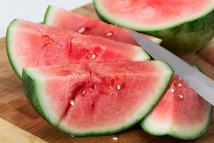 How may calories in a whole watermelon